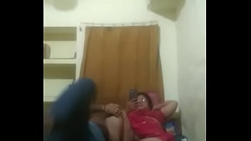 Mom video call chat and my dad tuch my mom pussy its horney