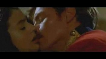 amisha patel hot kiss (360p)